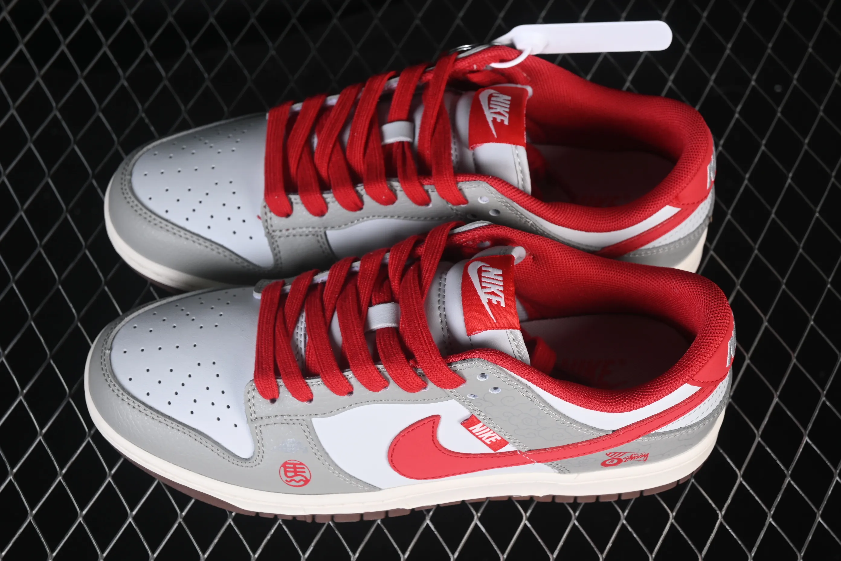 All categories Nk SB Dunk Series Nk SB Dunk Low High-end customized low-top sneakers Nike SB Dunk Low Limited to the Year of the Horse High-end customized low-top casual skateboard shoes QW5288-109